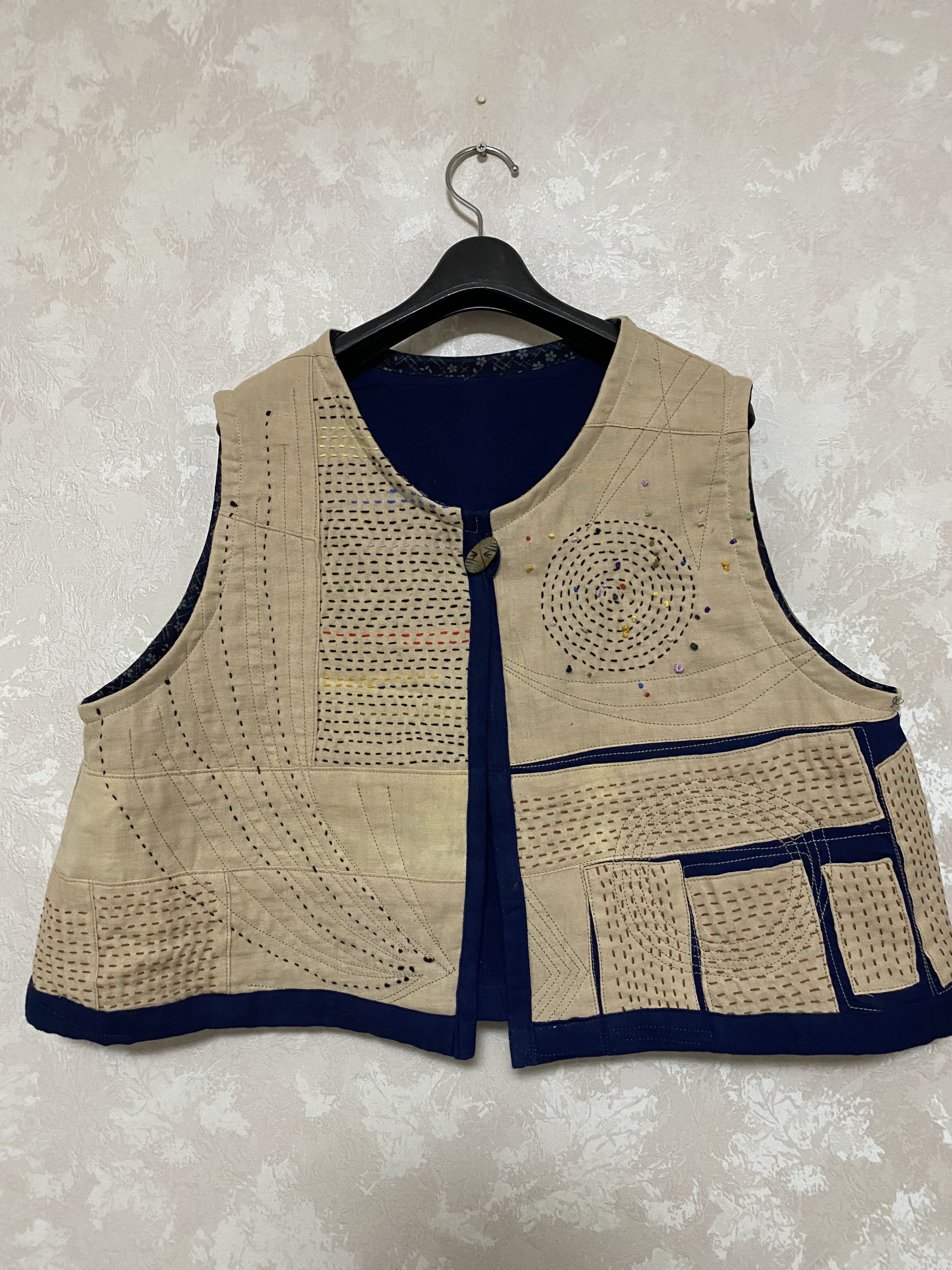 232.刺し子のベスト、柿渋染め　藍染め　手染め　4重ガーゼ  仙人と昇り竜　縁起物　リバーシブル