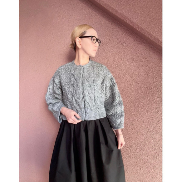 選擇您的長度❤️RATA原創針織衫❤️麻花圖案短款針織衫❤️精緻輪廓❤️優雅灰色 第7張的照片