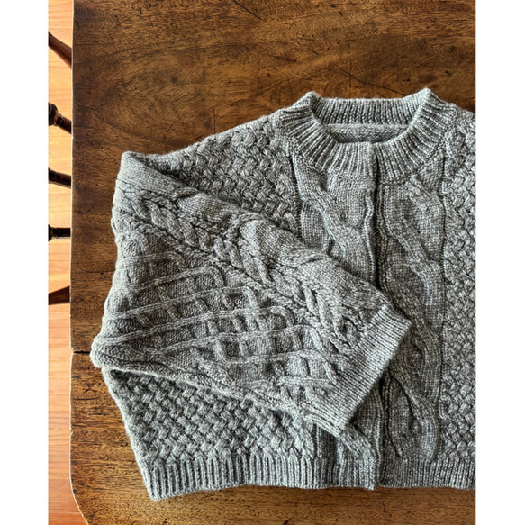 選擇您的長度❤️RATA原創針織衫❤️麻花圖案短款針織衫❤️精緻輪廓❤️優雅灰色 第9張的照片