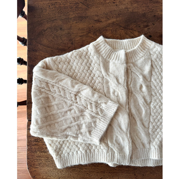 選擇您的長度❤️RATA原創針織衫❤️麻花圖案短款針織衫❤️精緻輪廓❤️優雅灰色 第15張的照片