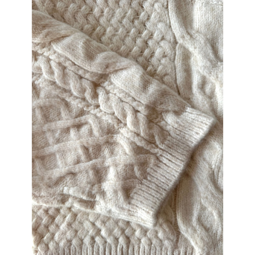 【10月30日までセール】作家RATA アイボリー ケーブル編み ショートニット RATAオリジナルニット❤️ケーブル柄のショートニット❤️絶妙