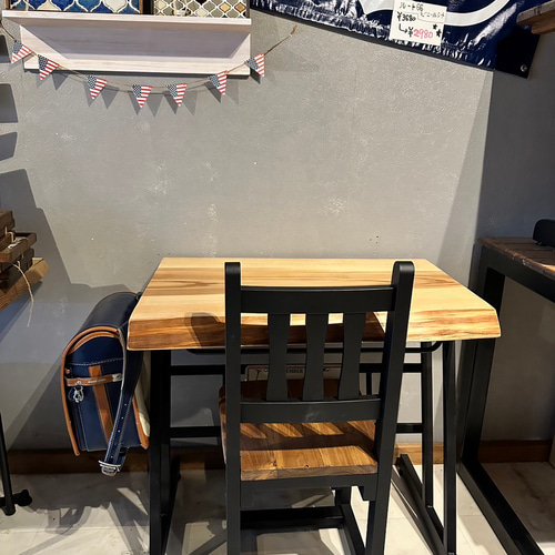 天板収納付き木製テーブルと椅子セット 木目調の天板がおしゃれ 設置も収納も簡単 折りたたみテーブルチェア