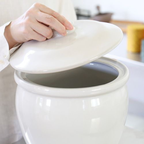 軽く扱いやすい甕（かめ） お味噌（5キロ）の仕込みに 【三重県四日市