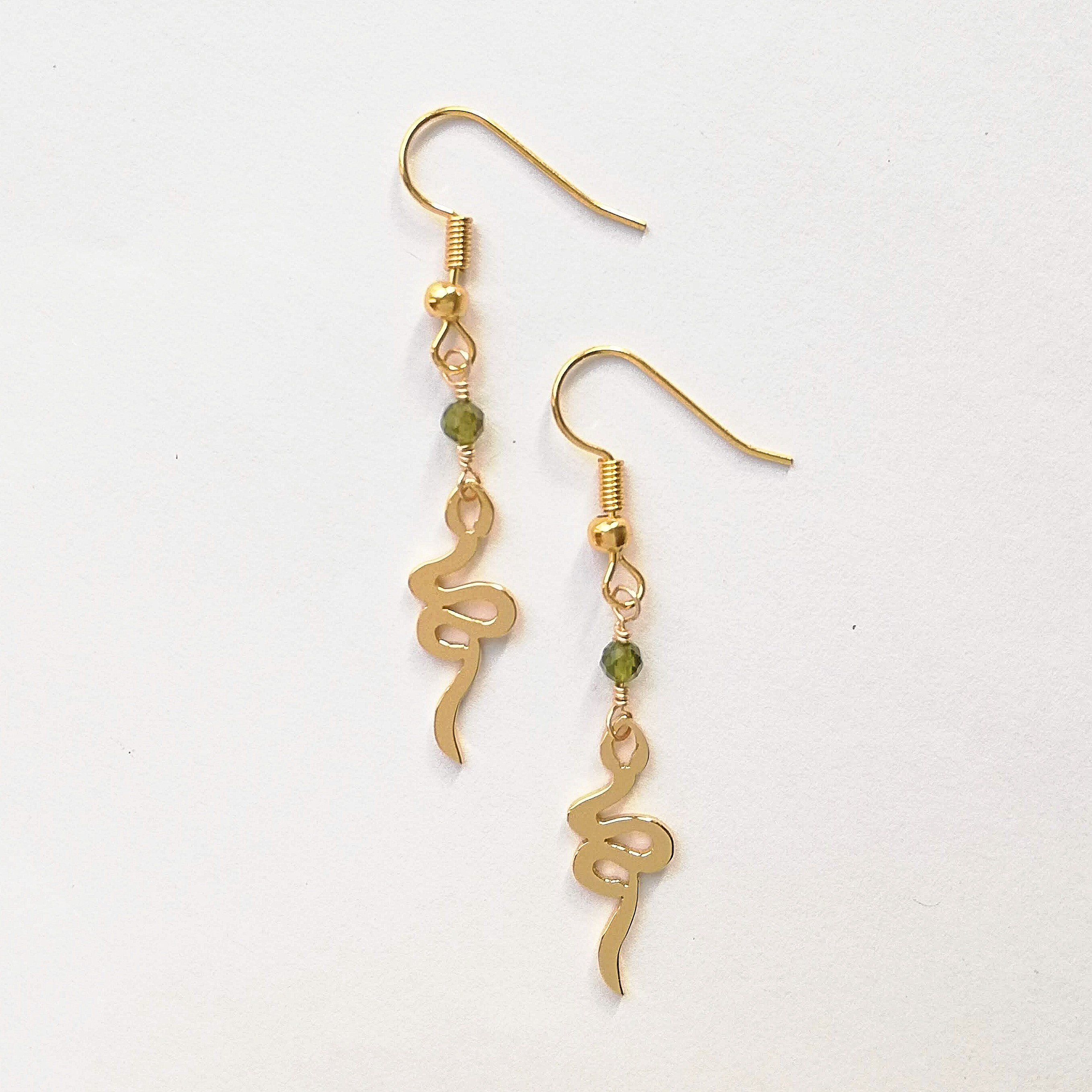 【期間限定送料無料】ひらがなでデザイン “へび” 蛇 文字絵 ピアス (イヤリング金具に交換無料)