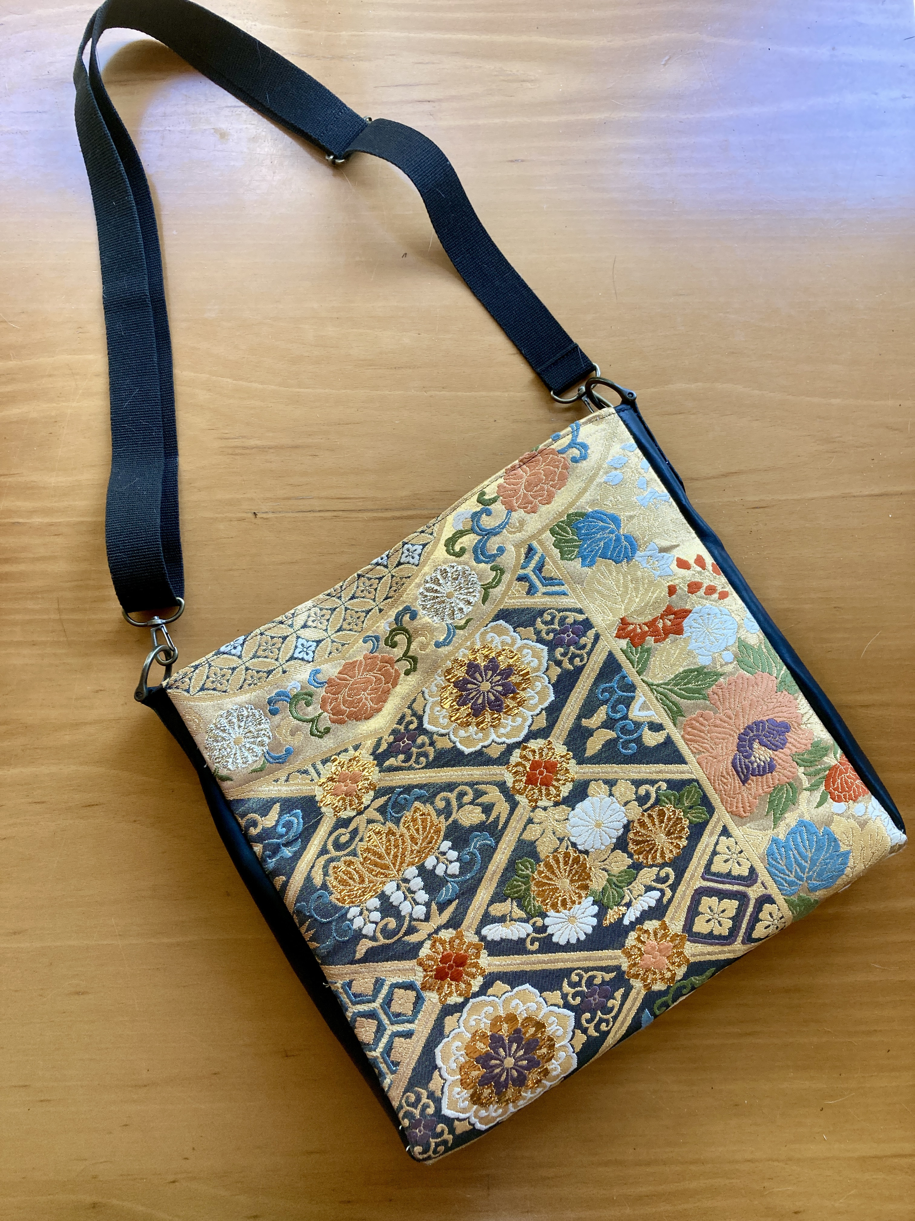 帯リメイクショルダーバッグ 本革 金銀糸 ショルダーバッグ Atelier
