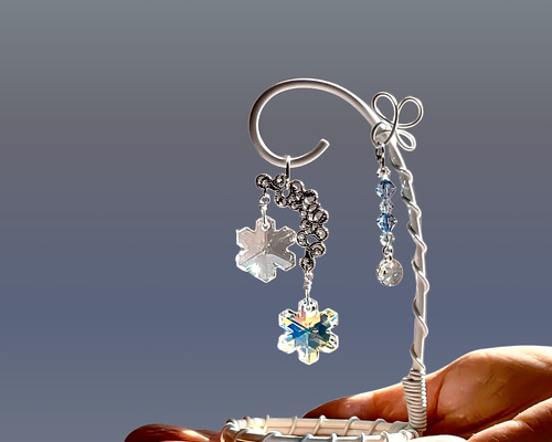 雪の結晶 置き型サンキャッチャー 手のひらサイズ 卓上 スワロ