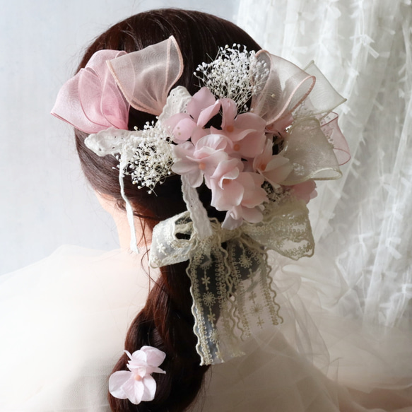 ピンクのオーガンジーリボンとお花、レースリボンの髪飾り リボン髪