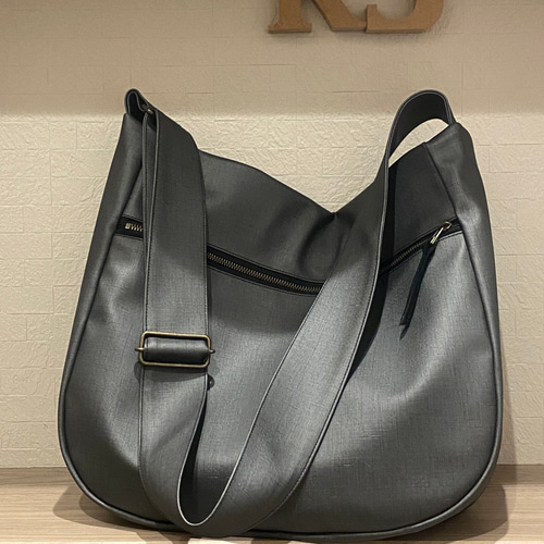 グレー レザー風 ショルダーバッグ ブレッツァナッパレース】レザーメッシュショルダーバッグ S 本
