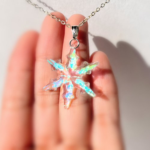 【1666】レジン　雪の結晶　ネックレス　ペンダント　ハンドメイド 1666】レジン 雪の結晶 ネックレス ペンダント ハンドメイド