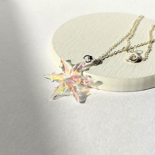 【1678】レジン　雪の結晶　ネックレス　ペンダント　ハンドメイド 雪の結晶ネックレス / レジン / クリスマス ネックレス・ペンダント 華