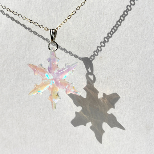 雪の結晶ネックレス / レジン / クリスマス ネックレス・ペンダント 華
