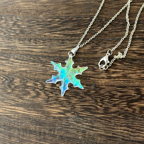 雪の結晶ネックレス / レジン / クリスマス ネックレス・ペンダント 華