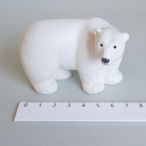 こちらを見つめるシロクマの置物 その他置物 m-zokei 通販