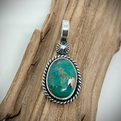 ナバホ ナチュラルキングマン パイライト ペンダント トップ