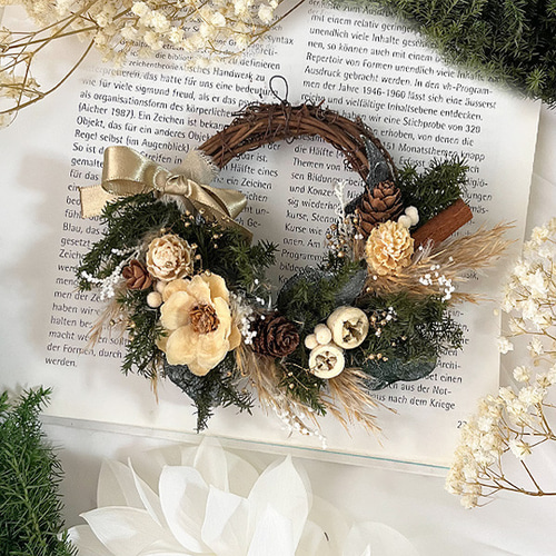 手のひらサイズの冬のグリーンwreathe＊ミニリース◎15センチ 手のひら