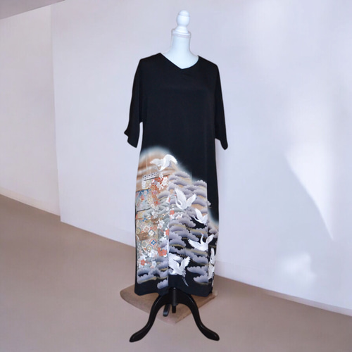 美品、黒留袖リメイク ワンピース 鶴柄 和柄 正絹 シルク M 美品、黒留袖リメイク ワンピース 鶴柄 和柄 正絹 シルク M