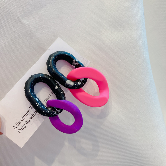 オトナきれいめダルメシアンピアス。　モノトーン×ネオンカラー。　イロが選べるタイプ 6枚目の画像