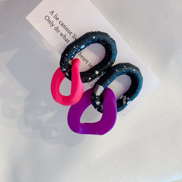 オトナきれいめダルメシアンピアス。　モノトーン×ネオンカラー。　イロが選べるタイプ 5枚目の画像