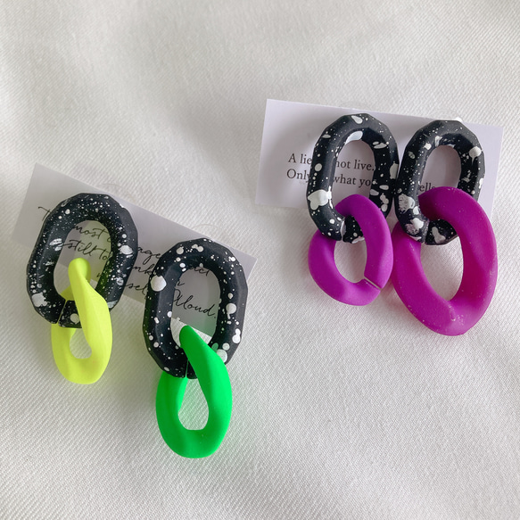 オトナきれいめダルメシアンピアス。　モノトーン×ネオンカラー。　イロが選べるタイプ 1枚目の画像