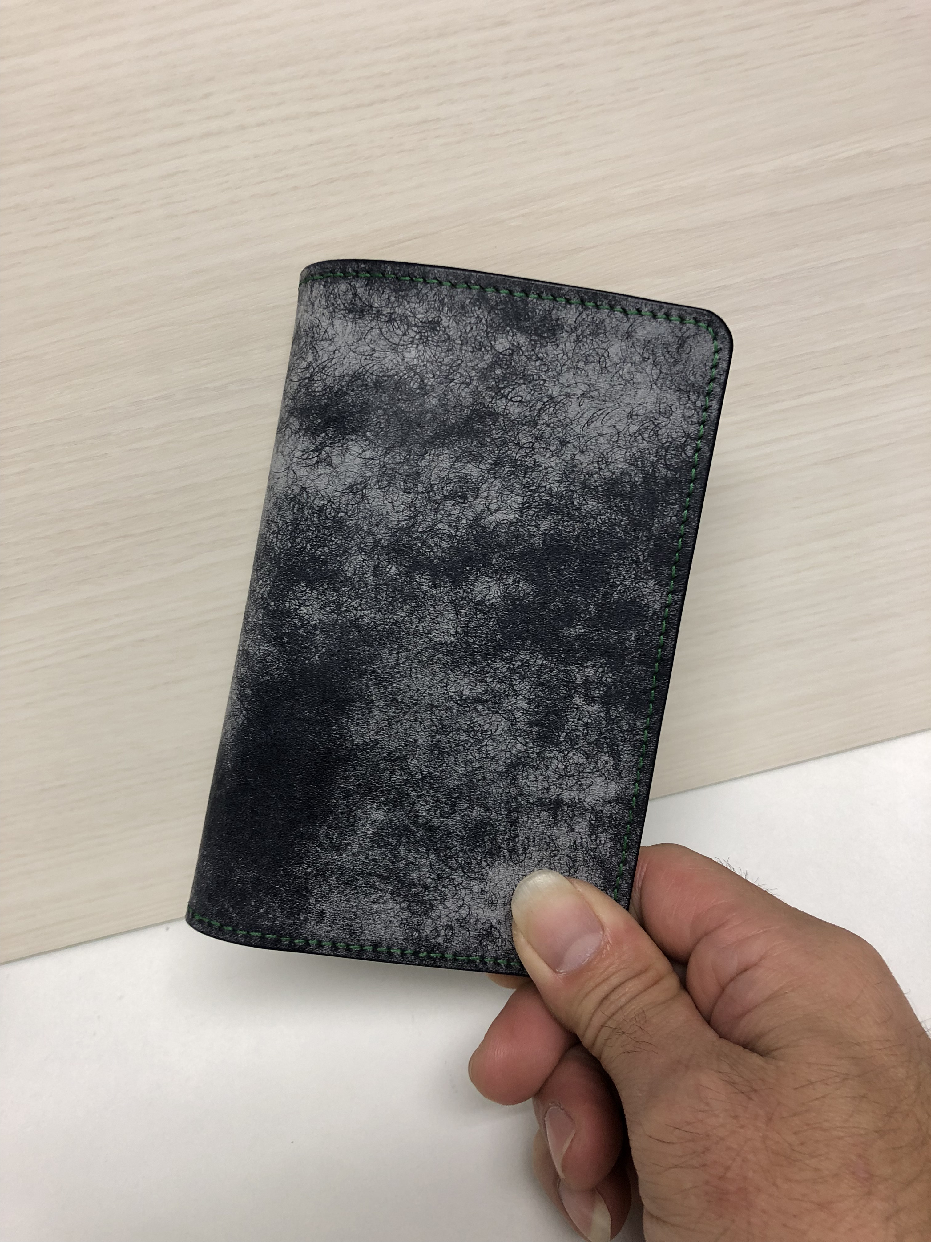 革　旅の相棒になるパスポートケース　MARGO FOG　ネイビー