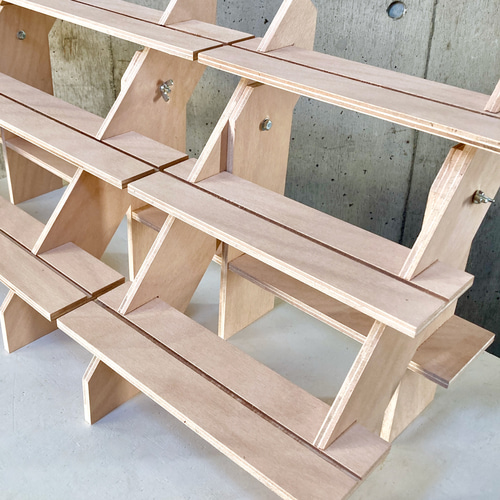 ディスプレイ什器 ひな壇3段/30幅/溝入/普通合板〈上質材〉 商品