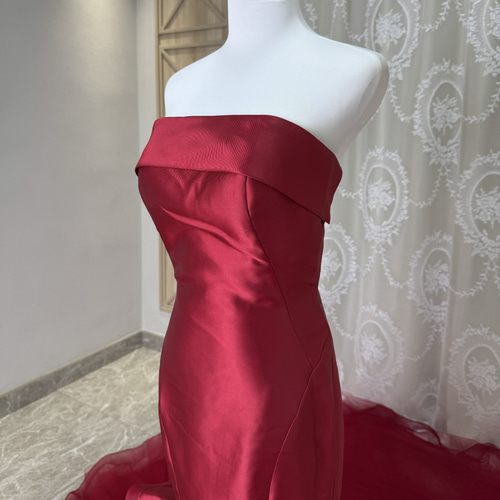 抜群のお洒落見え！ワインレッド 紅色 カラー変更可能 マーメイド