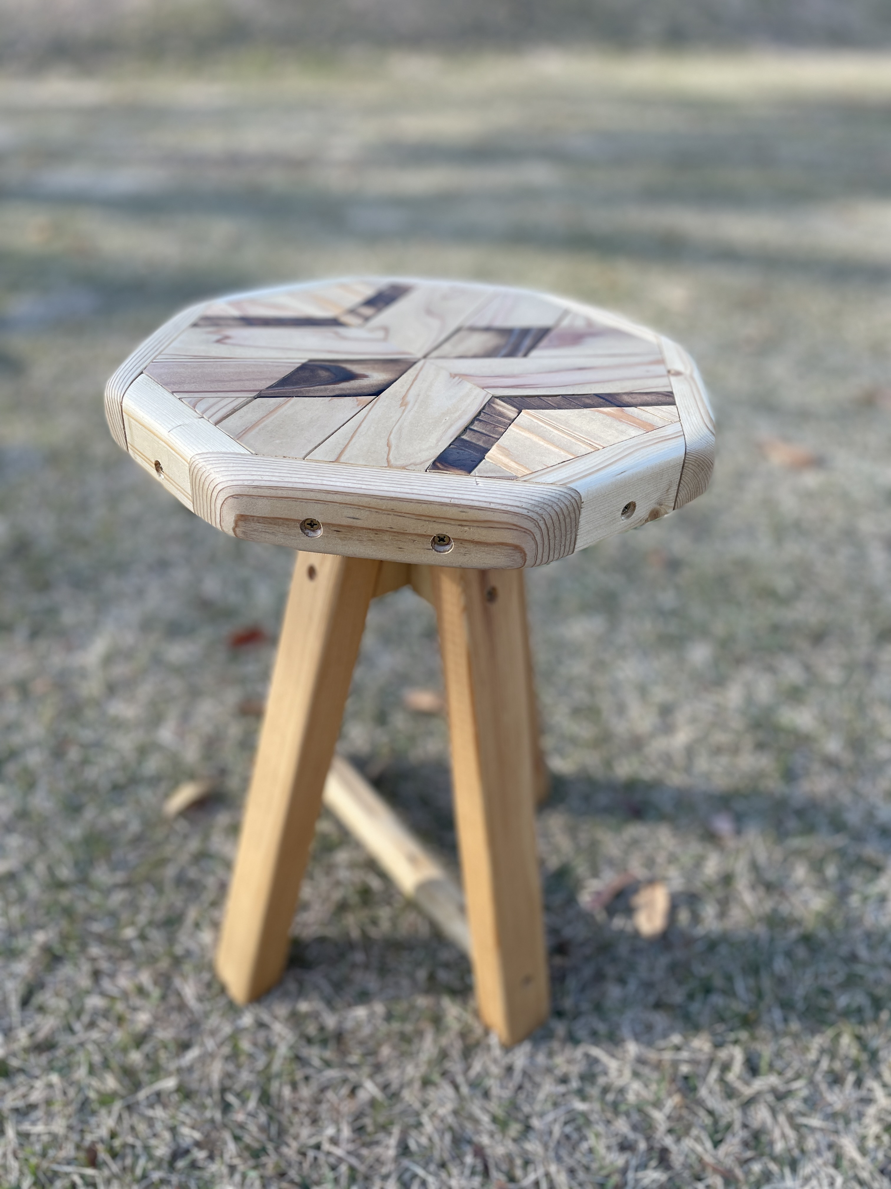 八角形の天板がかわいい。なんにでも使えるオクタゴンスツール⑦【ウッド】【オルテガ】【ナチュラル】⑥と⑦はペアです。