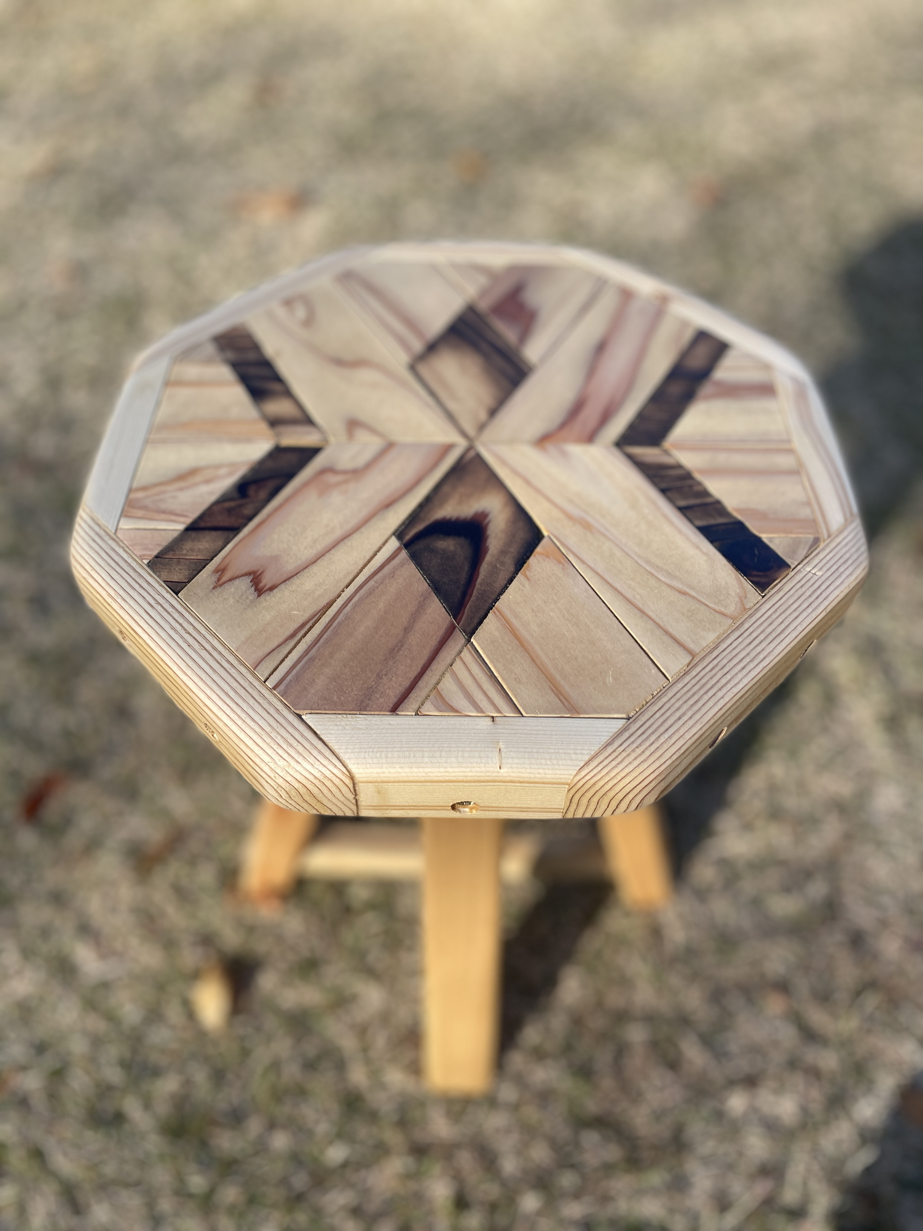 八角形の天板がかわいい。なんにでも使えるオクタゴンスツール⑦【ウッド】【オルテガ】【ナチュラル】⑥と⑦はペアです。