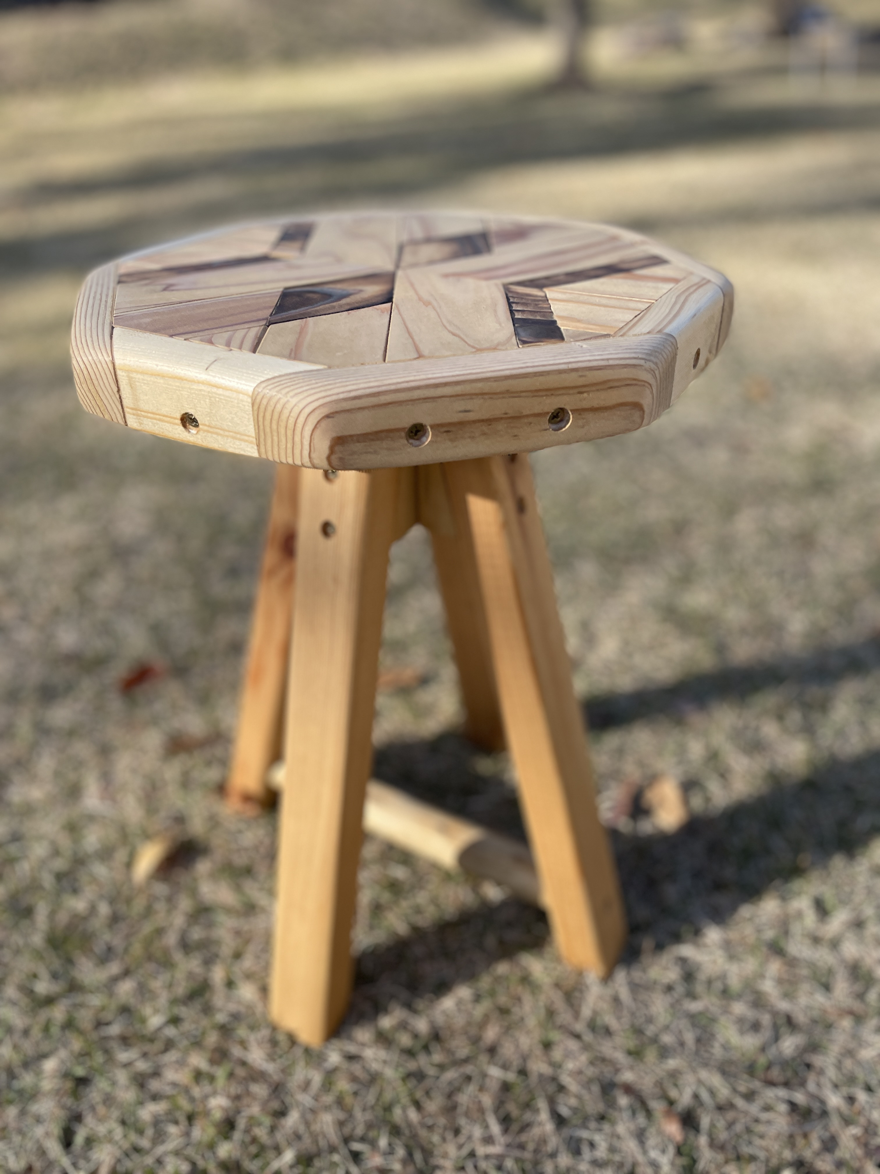 八角形の天板がかわいい。なんにでも使えるオクタゴンスツール⑦【ウッド】【オルテガ】【ナチュラル】⑥と⑦はペアです。