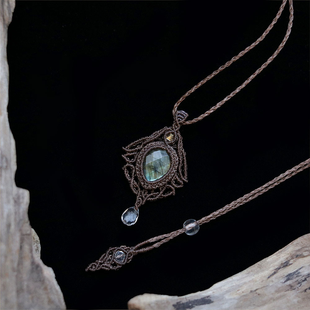 ラブラドライト天然石マクラメネックレスmac401-エスニックアジアン好きが作るエキゾチックなマクラメアクセサリー