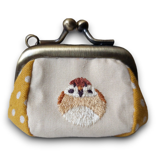 手刺繍のすずめが可愛いミニがま口バッグチャーム（ストラップ付き