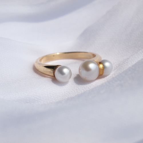 金継ぎパールのオープンリング 3つの小さな淡水パール フリーサイズ8
