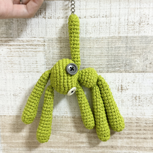 毛糸製人形ストラップ 緑色と黄色 くたくたうさぎのあみぐるみストラップ あみぐるみ kifu_croch 通販