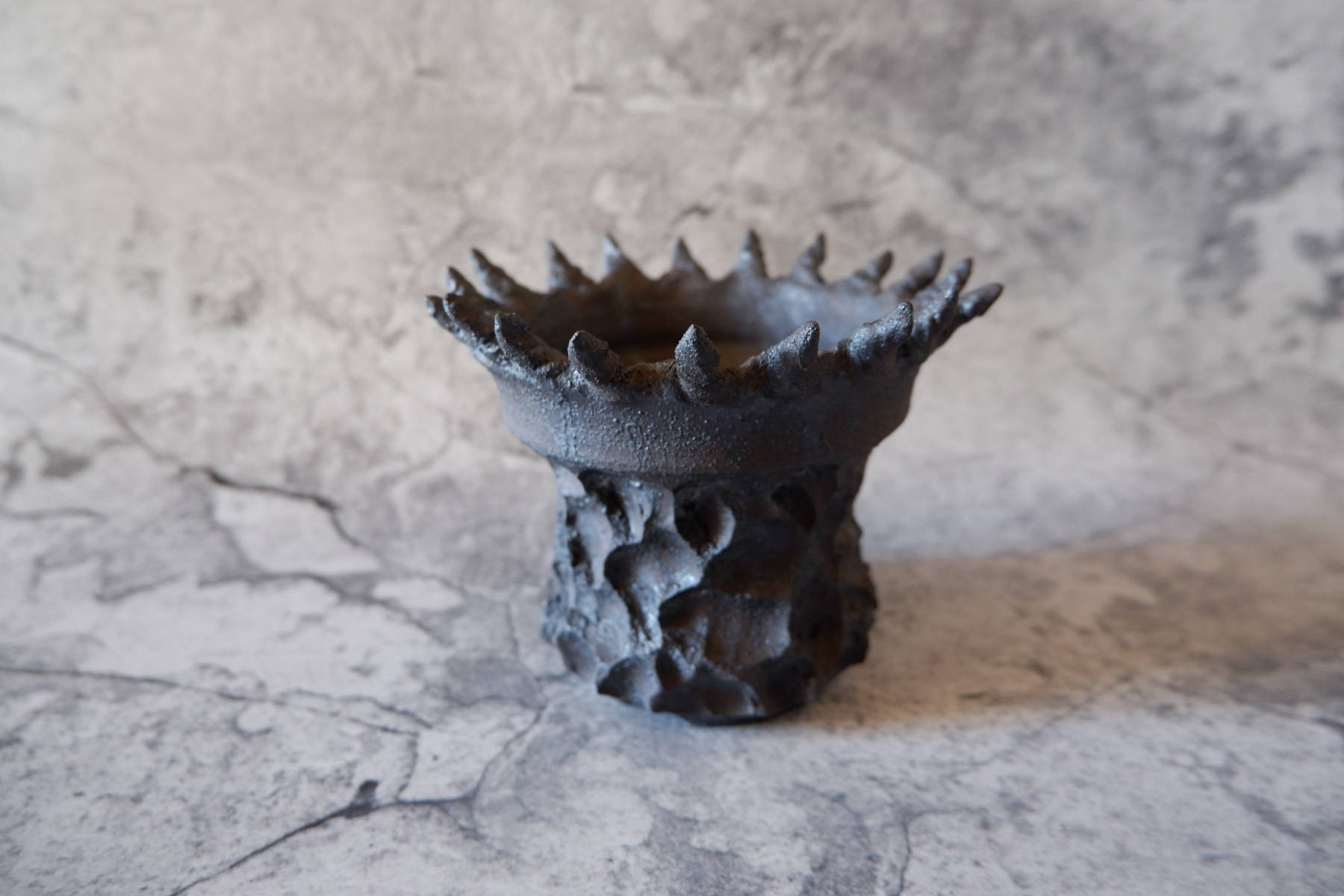 3.5号窯変黒棘鉢695　塊根植物　多肉植物　盆栽　植木鉢　作家鉢　沖縄