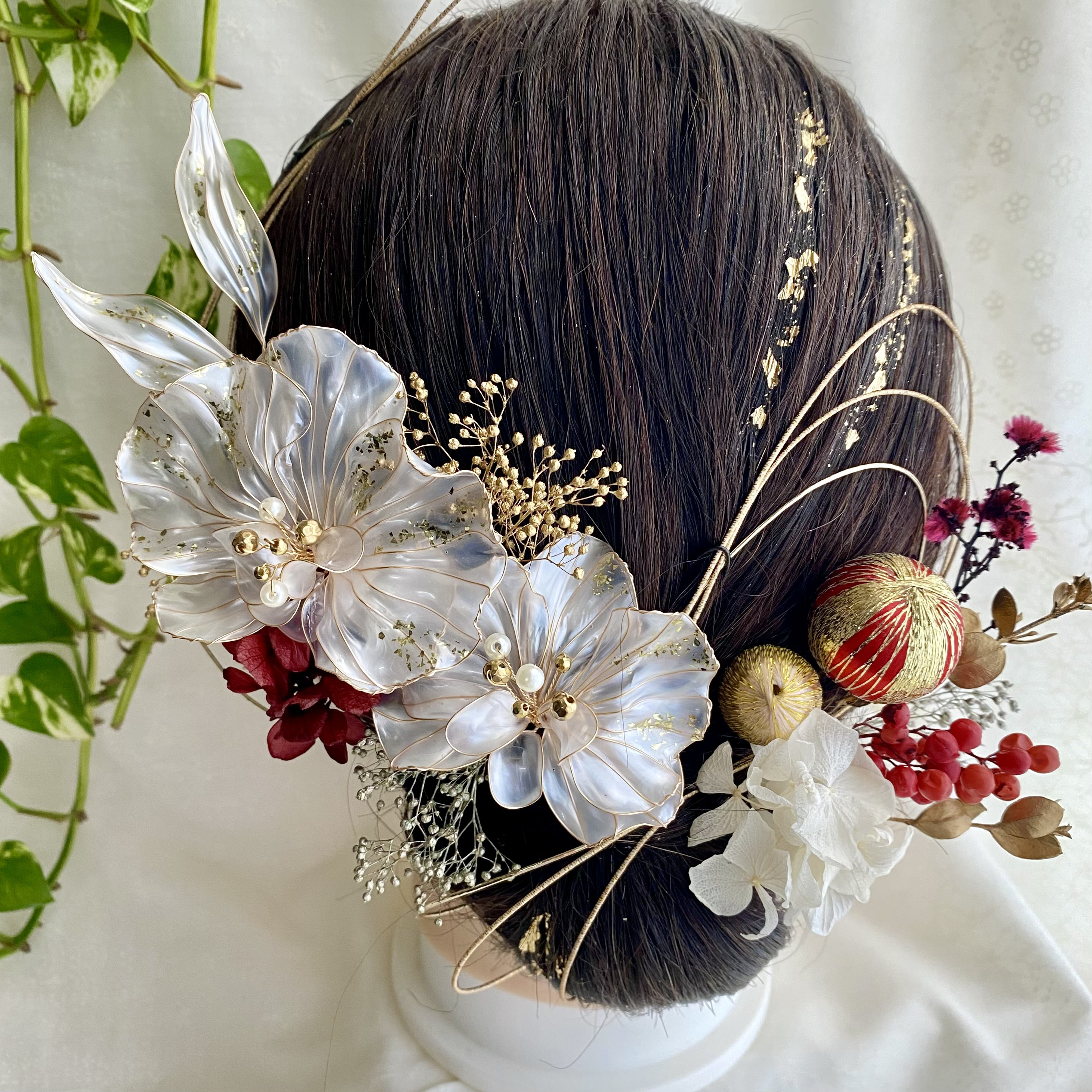 髪飾り　胡蝶蘭　ディップフラワー　アメリカンフラワー　ドライフラワー　レッド　赤　金箔付　水引付　結婚式　卒業式　成人式