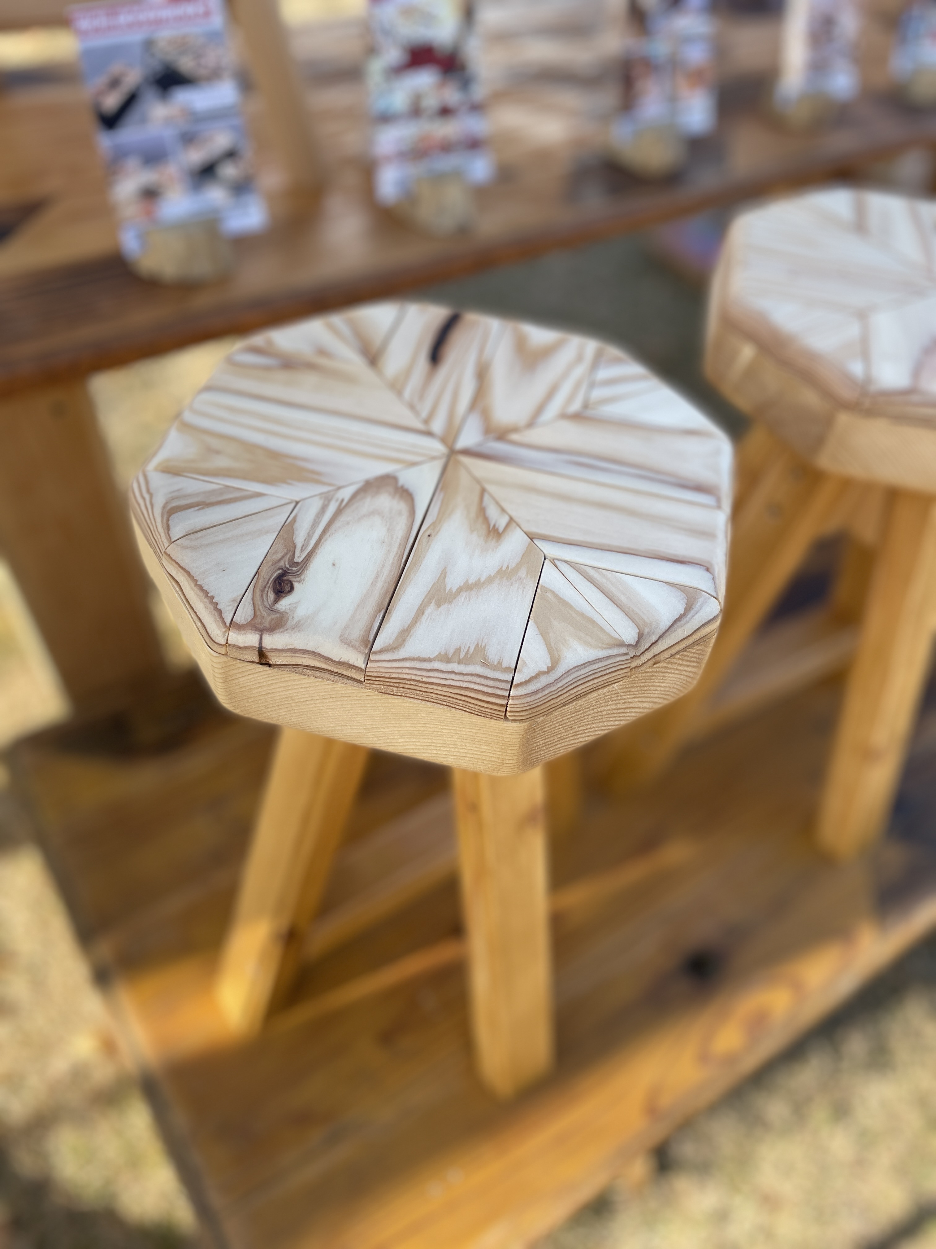 八角形の天板がかわいい。なんにでも使えるオクタゴンスツール⑨【ウッド】【フチなし】【ナチュラル】⑨と⑩はペアです。