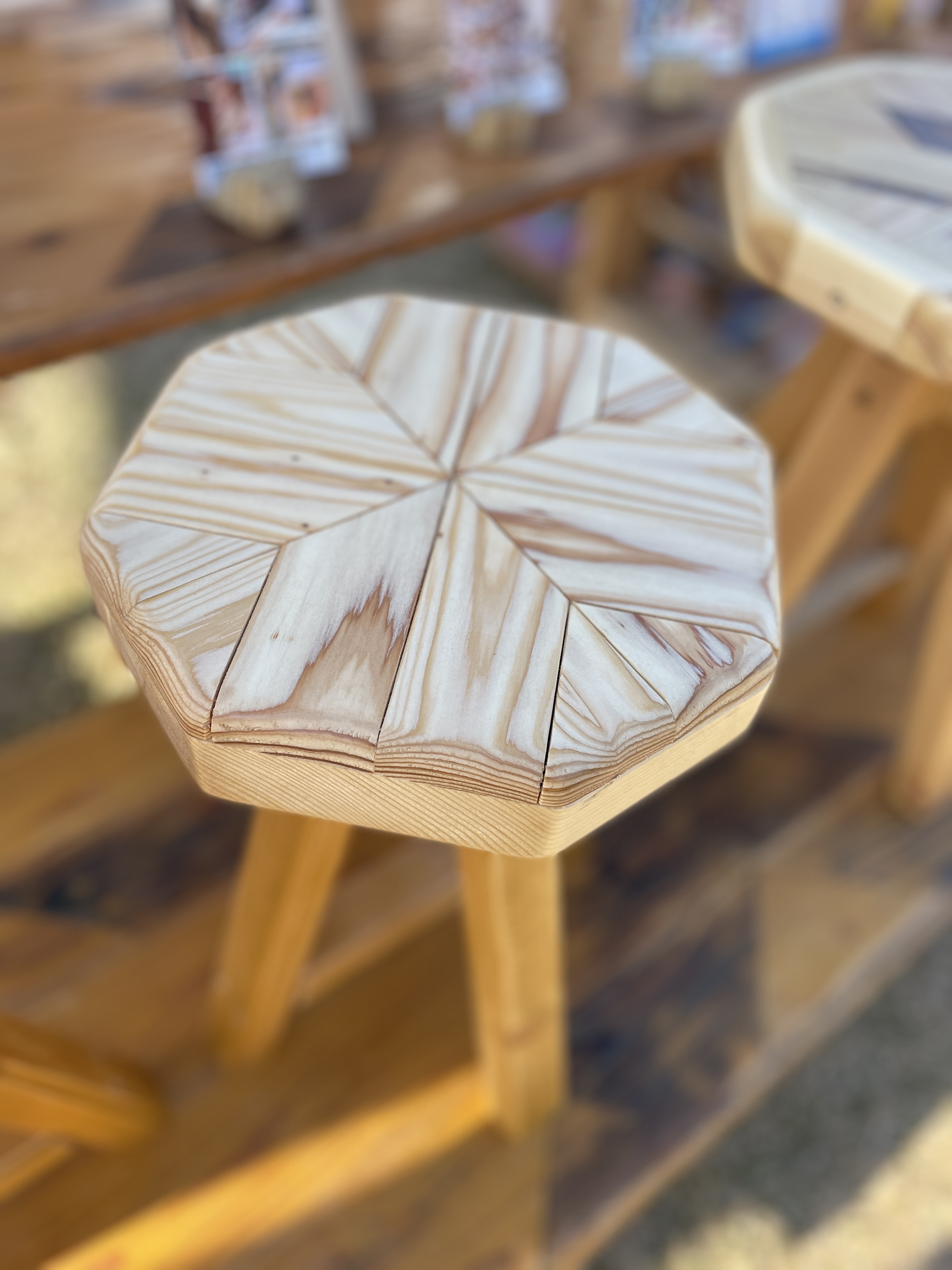 八角形の天板がかわいい。なんにでも使えるオクタゴンスツール⑩【ウッド】【フチなし】【ナチュラル】⑨と⑩はペアです。