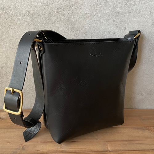 イタリアンレザー] 本革 ファスナー付ショルダーバッグ [Coco'yard