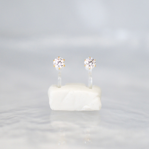 モアサナイトのイヤリング】クリア / 4mm / ノンホールピアス