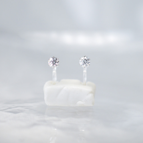 モアサナイトのイヤリング】クリア / 4mm / ノンホールピアス