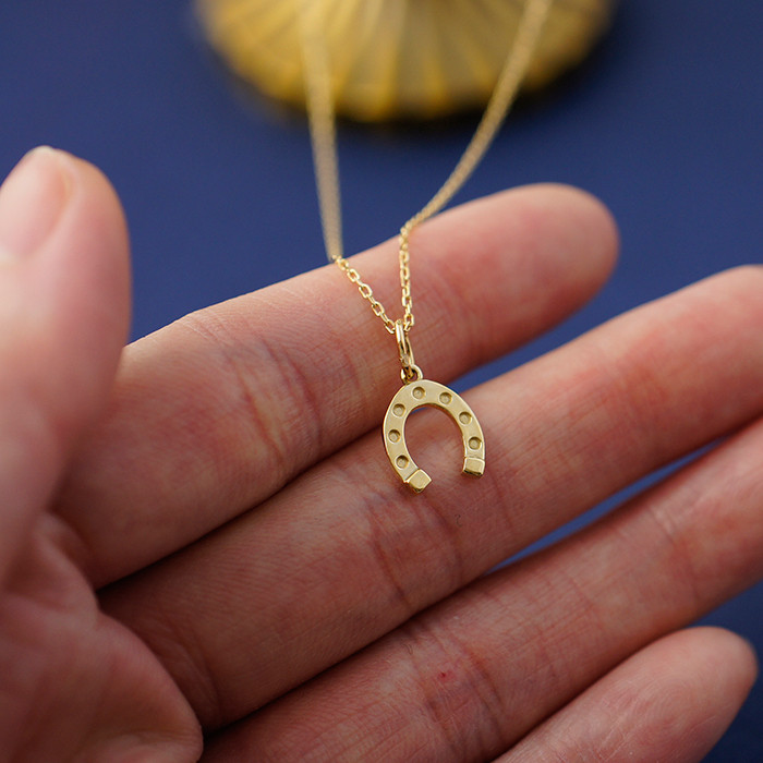 k18ゴールドネックレス ペンダントトップ 馬蹄ホースシューチャーム 18金 お守り華奢 ha-17