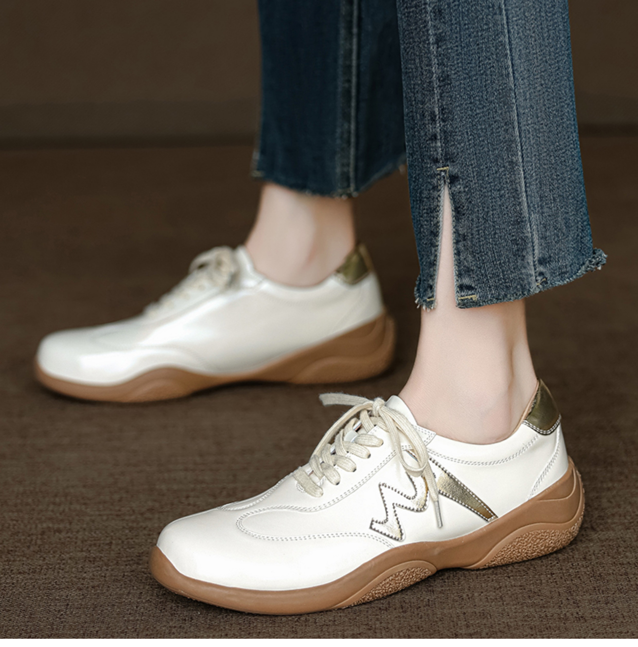 高級感のあるオーバーレイと波型のデザインライン 通勤靴 スニーカー レディース きれいめ シューズ 人気 身長アップ