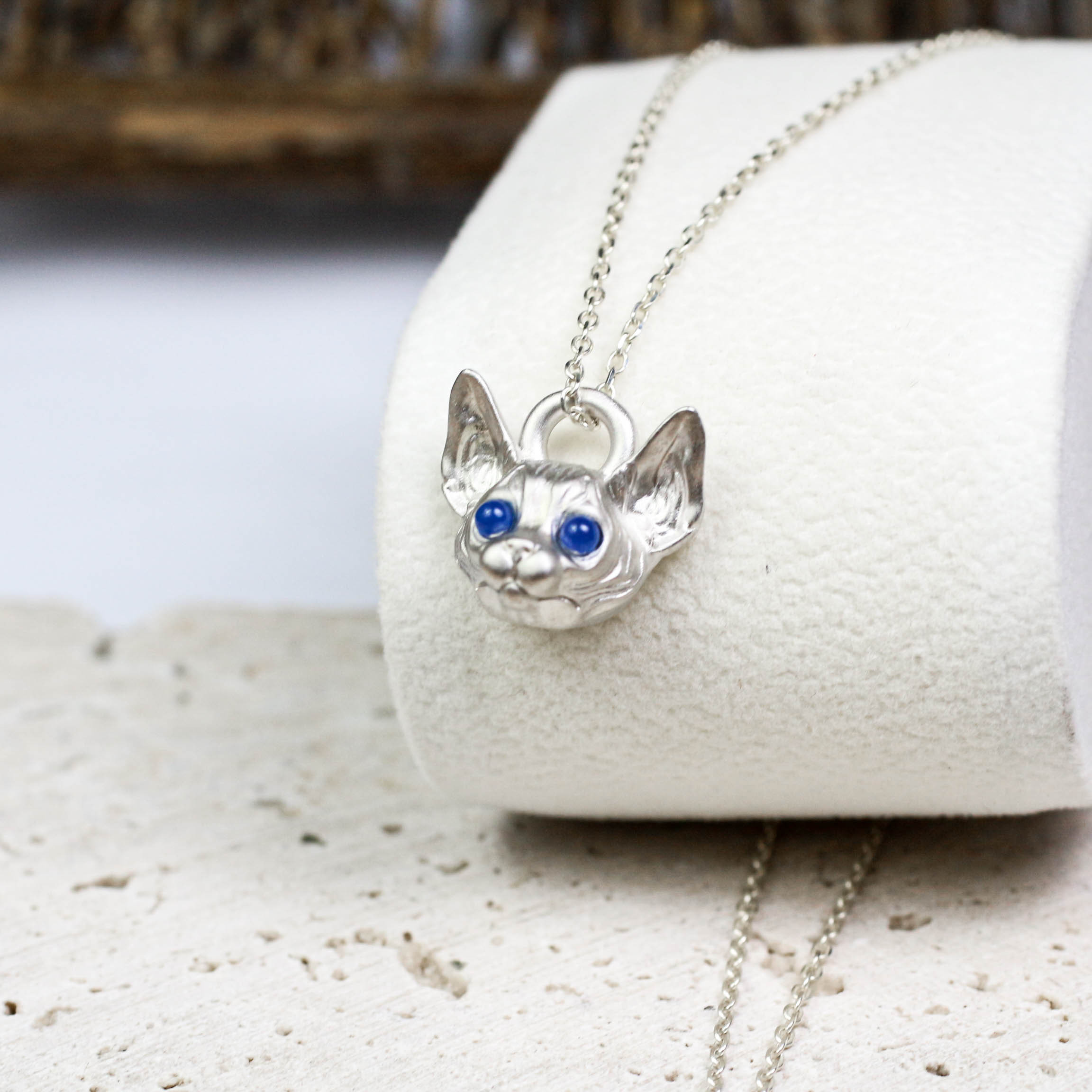 スフィンクスキャットネックレス、シルバーペットペンダント、シルバーデザイナーネックレス、キャットラバーズ、ブルーアイドキ
