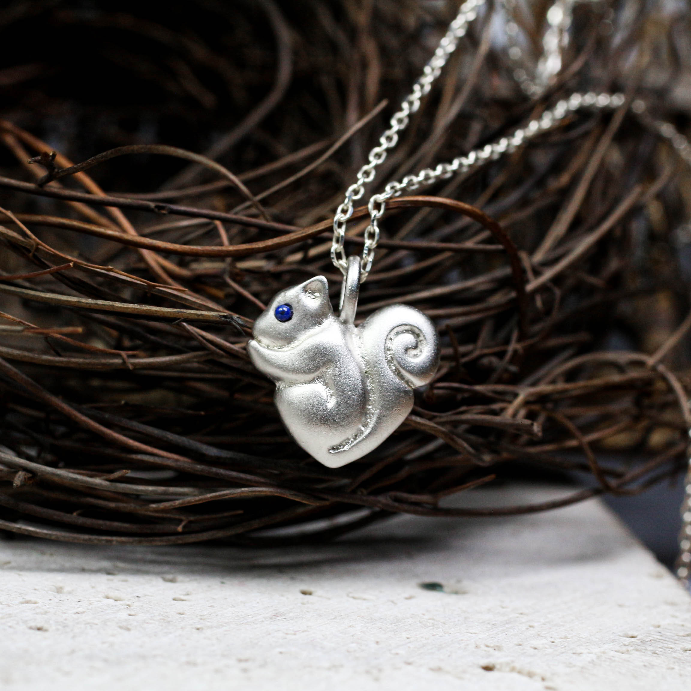 925シルバーリスチャーム、ネックレスチャーム小さなリスチャームネックレス、友情ギフト