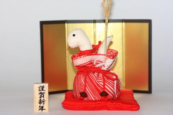 Sold ちりめん古布・干支人形・巳（み ）A 〝巾着からちょこんと顔と尾