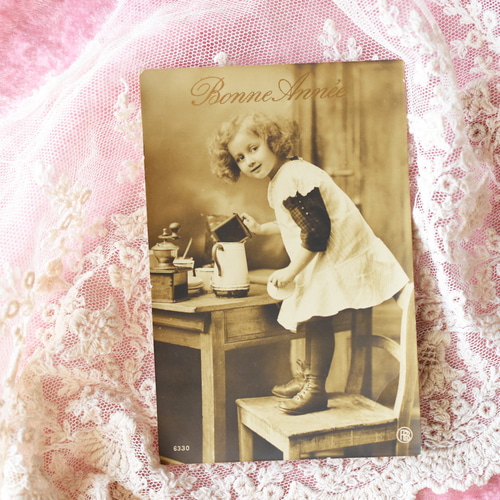 アンティークポストカード　少女とベアとお人形のディナータイム アンティークポストカード 少女とベアとお人形のディナータイム