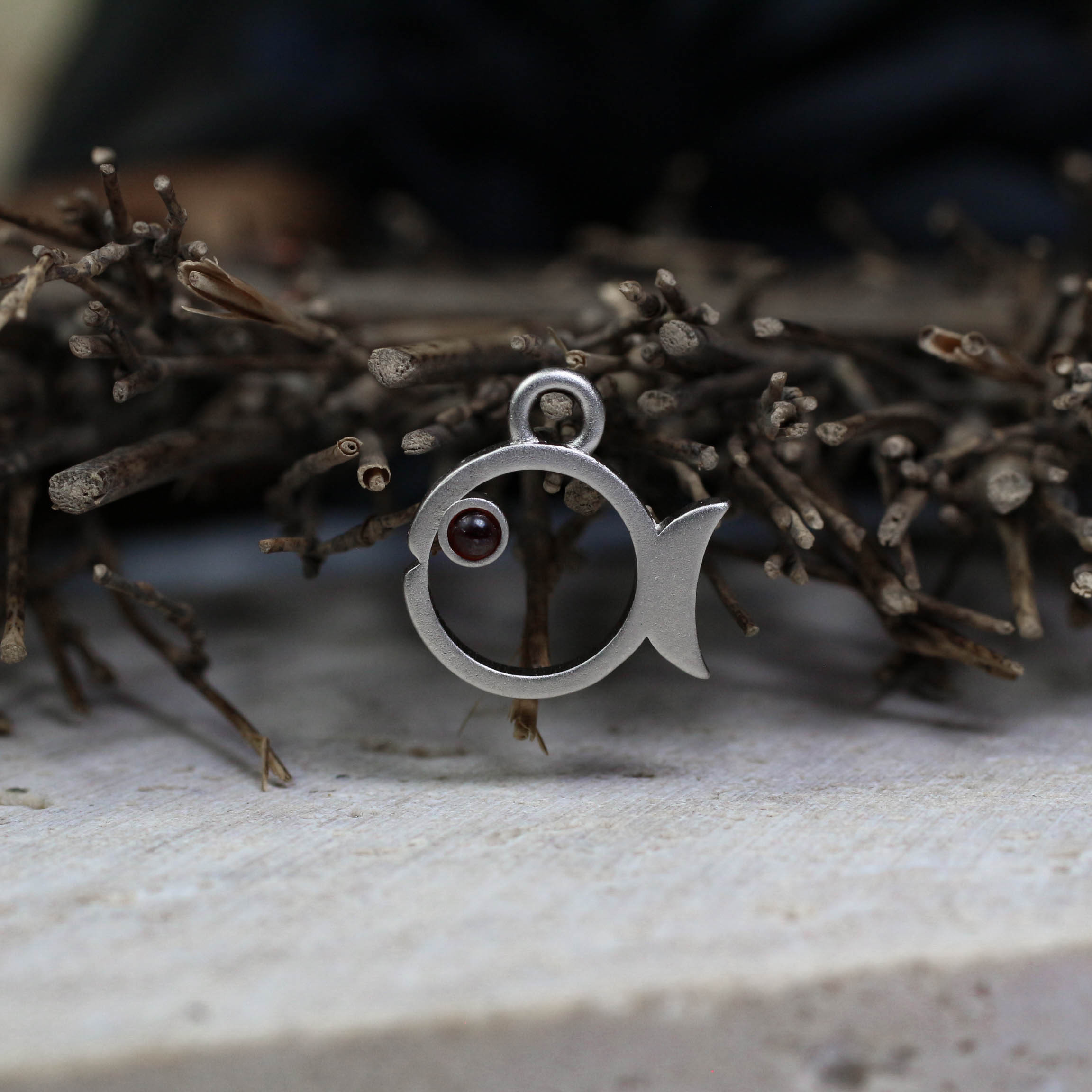 シルバー925 シンプルフィッシュシンボルペンダント、ラフフィッシュネックレス、みんなのためのギフト