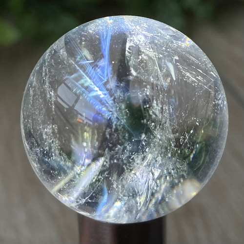 幻想的な光をたたえる希少石 /ブルーエンジェルラダークォーツスフィア