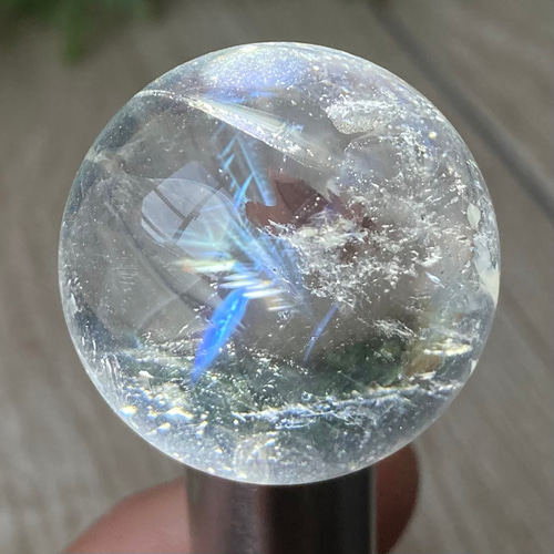 幻想的な光をたたえる希少石 /ブルーエンジェルラダークォーツスフィア