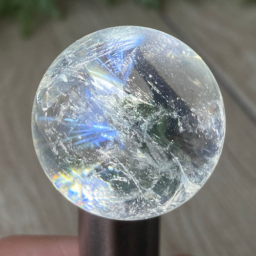 幻想的な光をたたえる希少石 /ブルーエンジェルラダークォーツスフィア